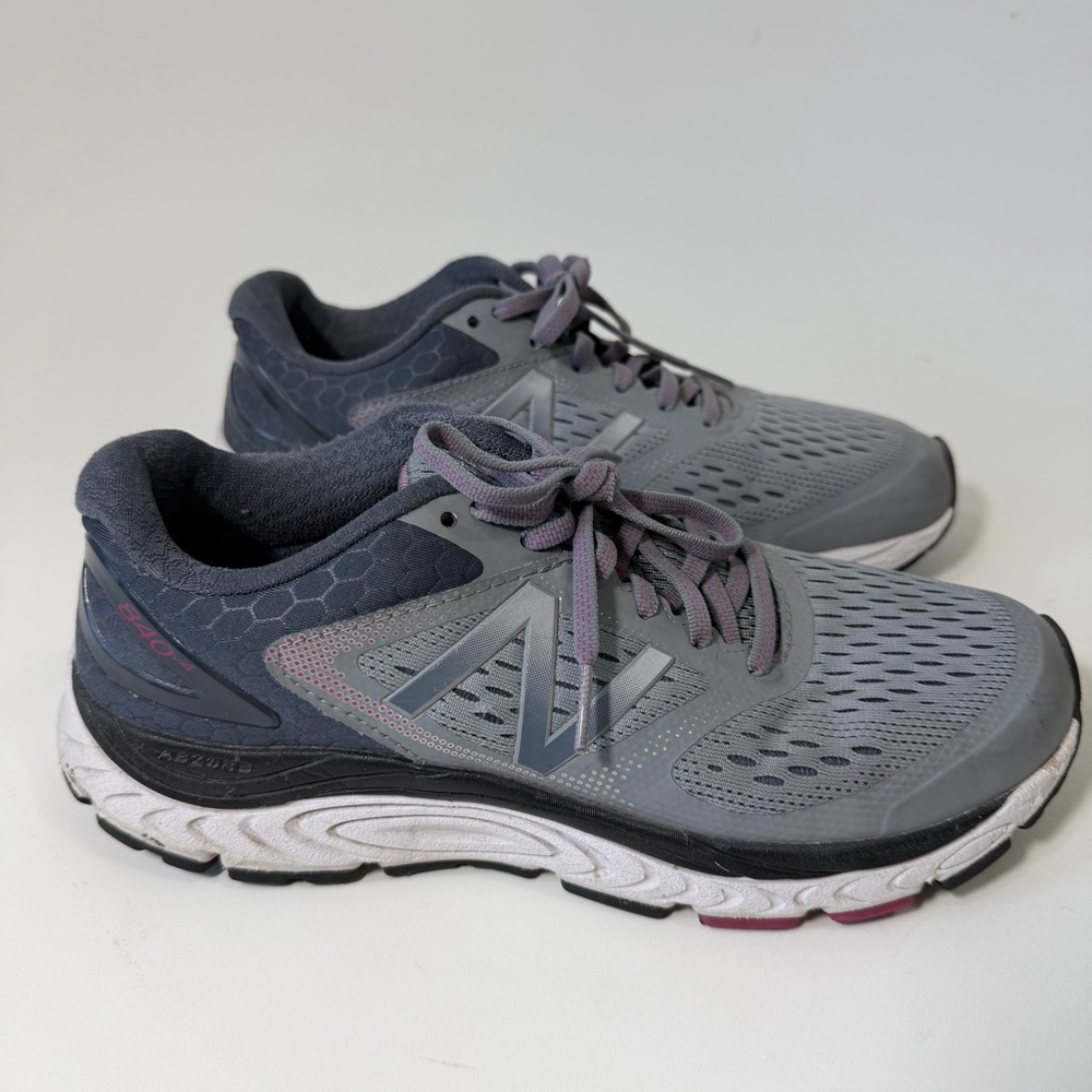 New Balance 840 V4 Running Shoes Sneakers Gray With Pink Accents Size 9